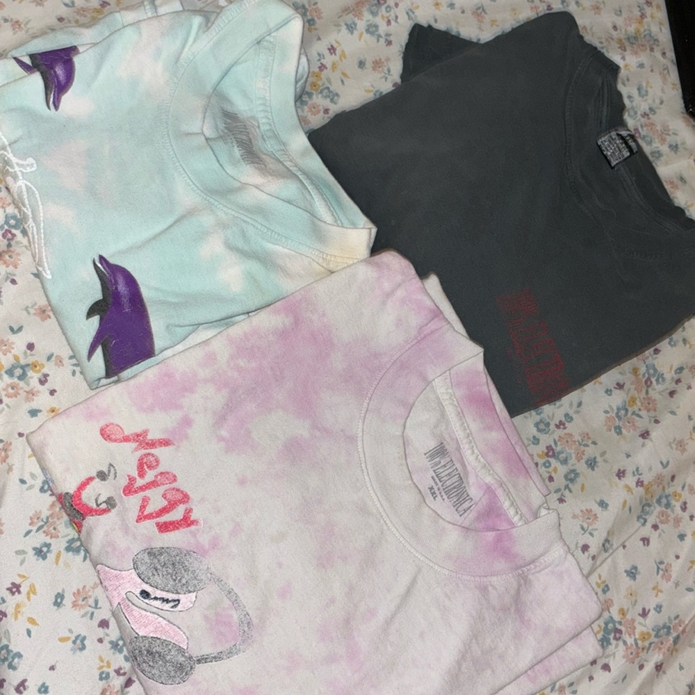 100% electronica, George Clanton, and Negative Gemini (neggy gemmy) merch.